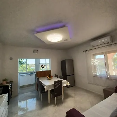 Mira Apartman Trogir