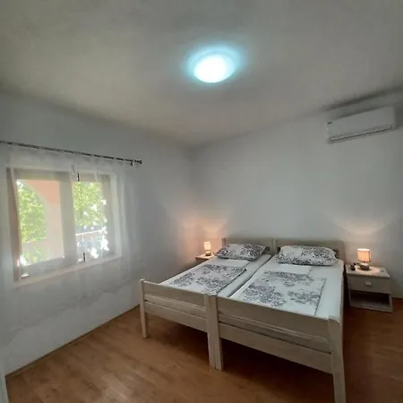 Apartman Mira *