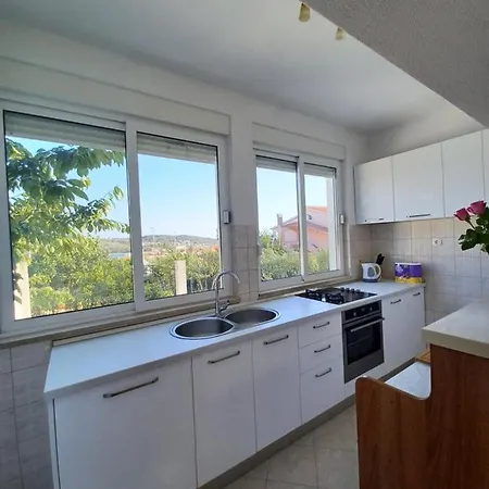 Apartman Mira *
