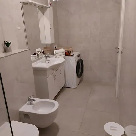 Mira Apartman
