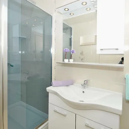 Mira Apartman