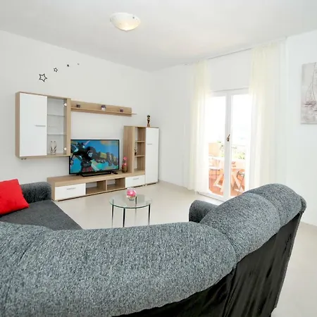 Apartman Mira *
