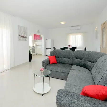 Mira Apartman *
