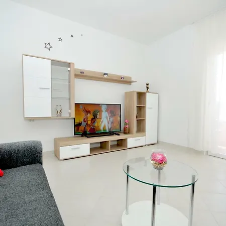 Mira Apartman