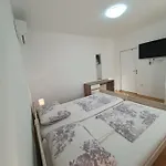 Mira *