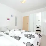 Mira *