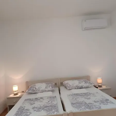 Mira Lägenhet Trogir
