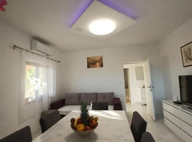 Mira Traù